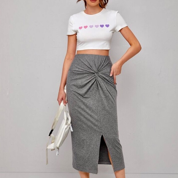 Split hem skirt. 🎀 - Picture 2 of 7